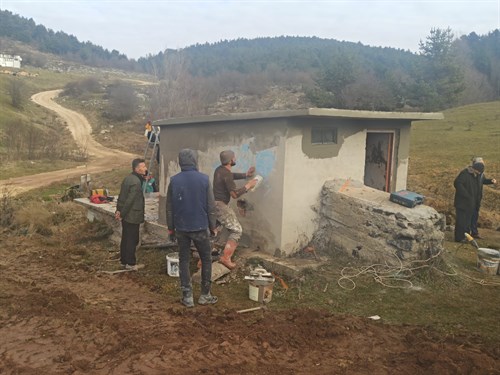 Kaymakamımız Sayın Bilal Çelik Yapımı ve Tadilatı Devam Eden Çamlık Köyü İçme Suyu Biriktirme Odasını Yerinde Denetledi
